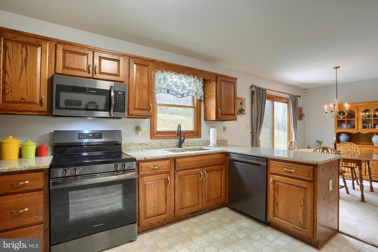 615 Singer Lane photo 10