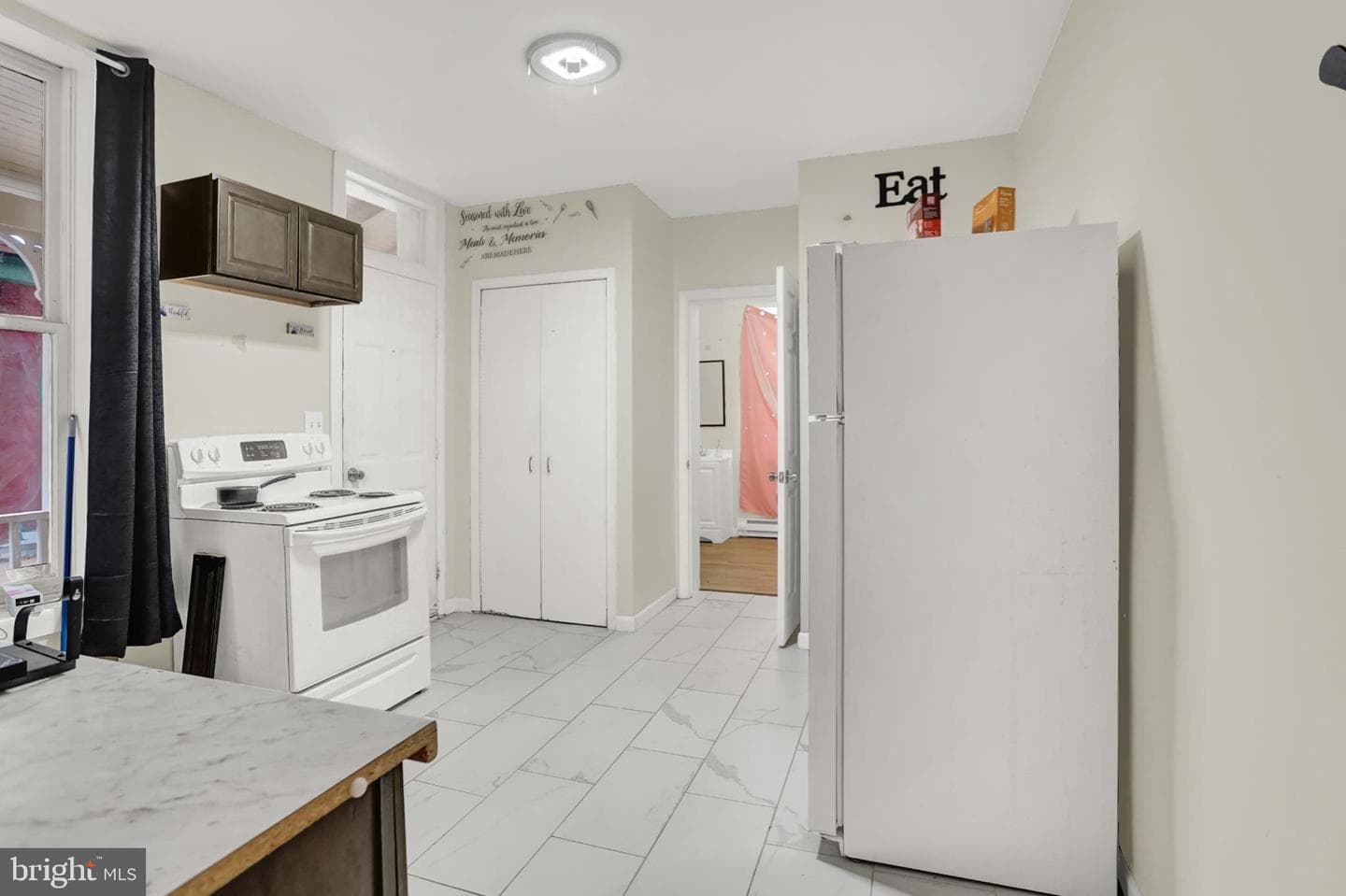 518 Emerald Street photo 4