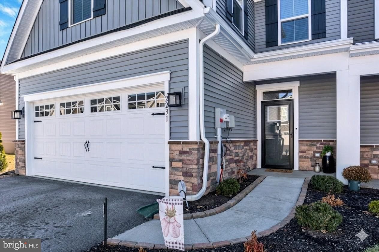 2231 Caroline Lane photo 2