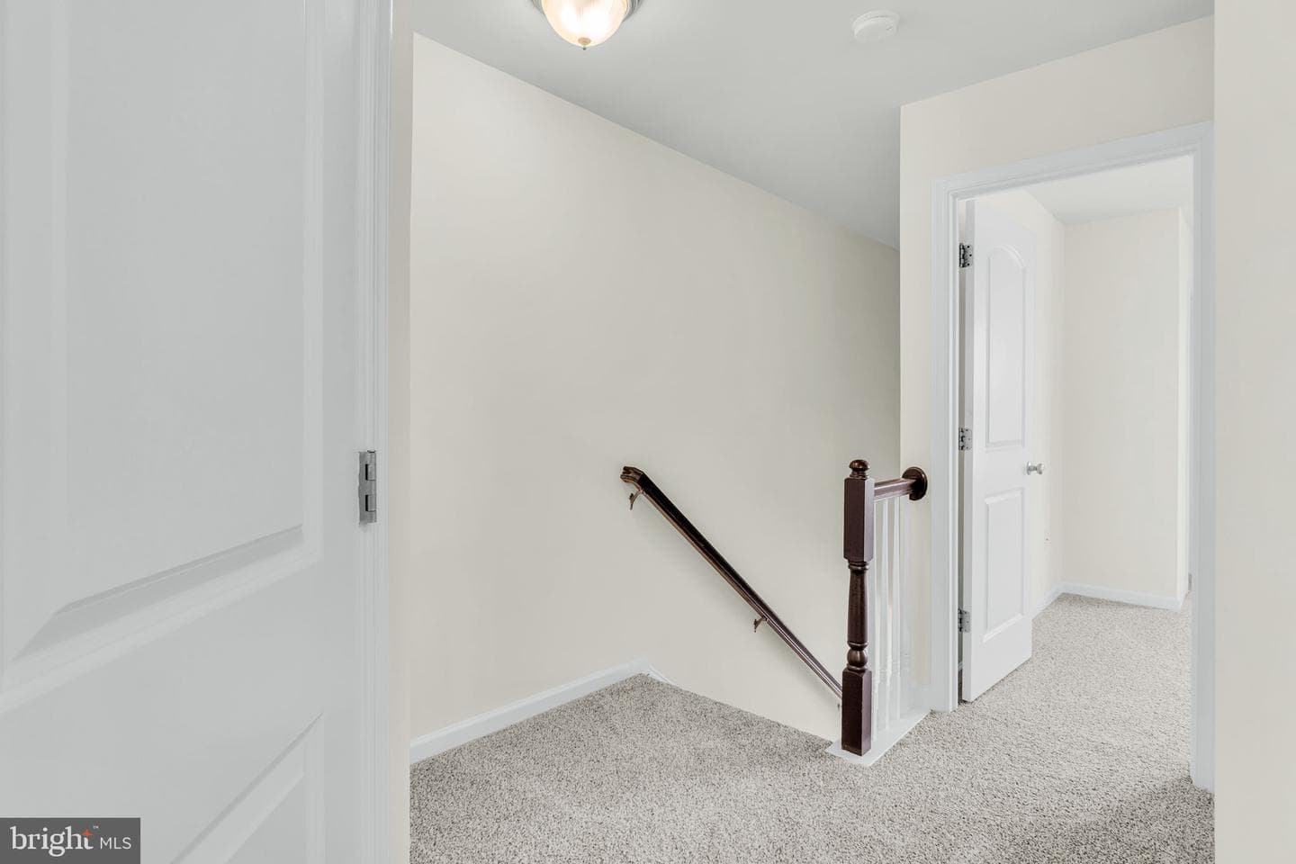 731 Gregs Dr photo 2