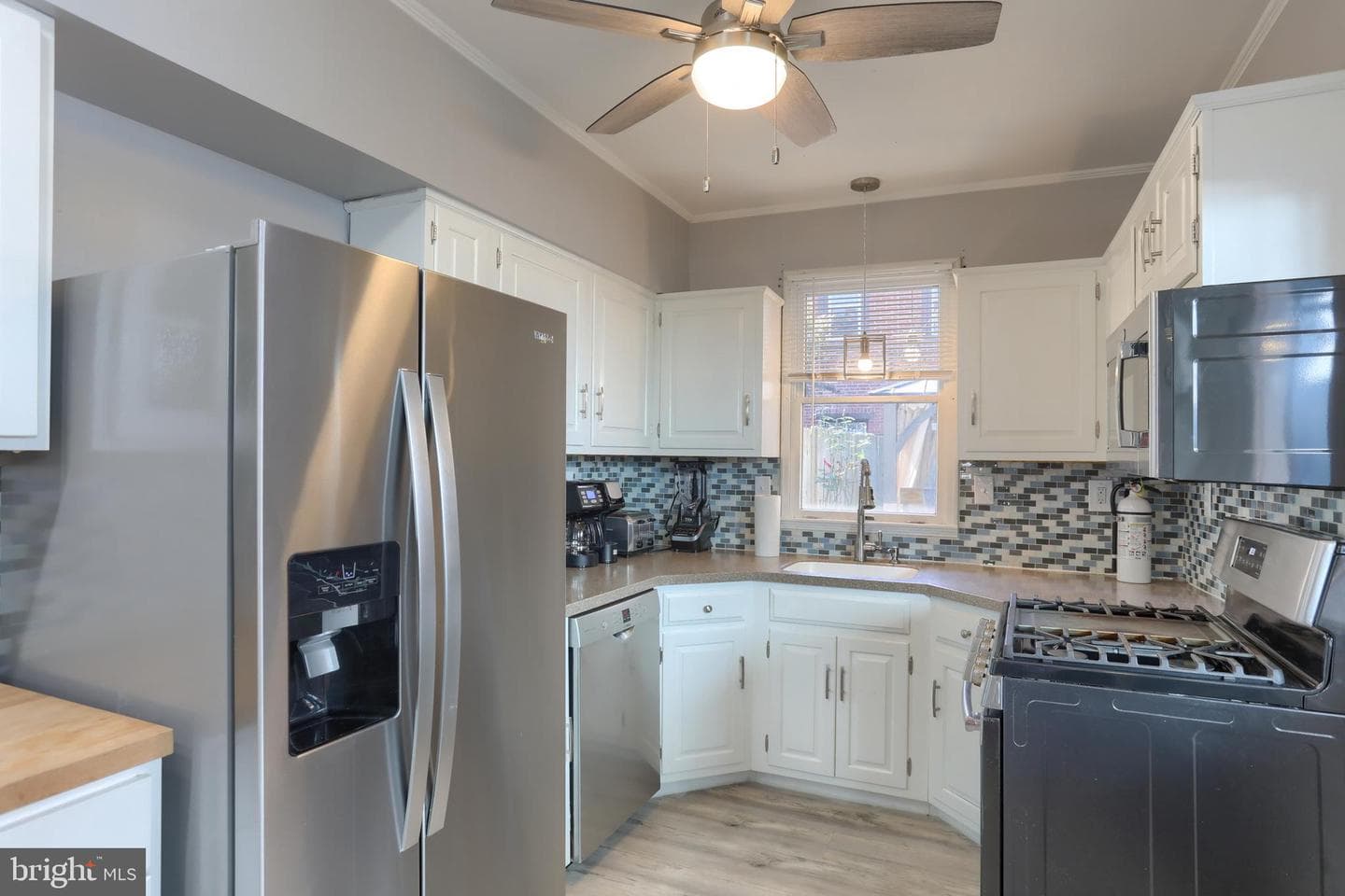 221 Verbeke Street photo 12
