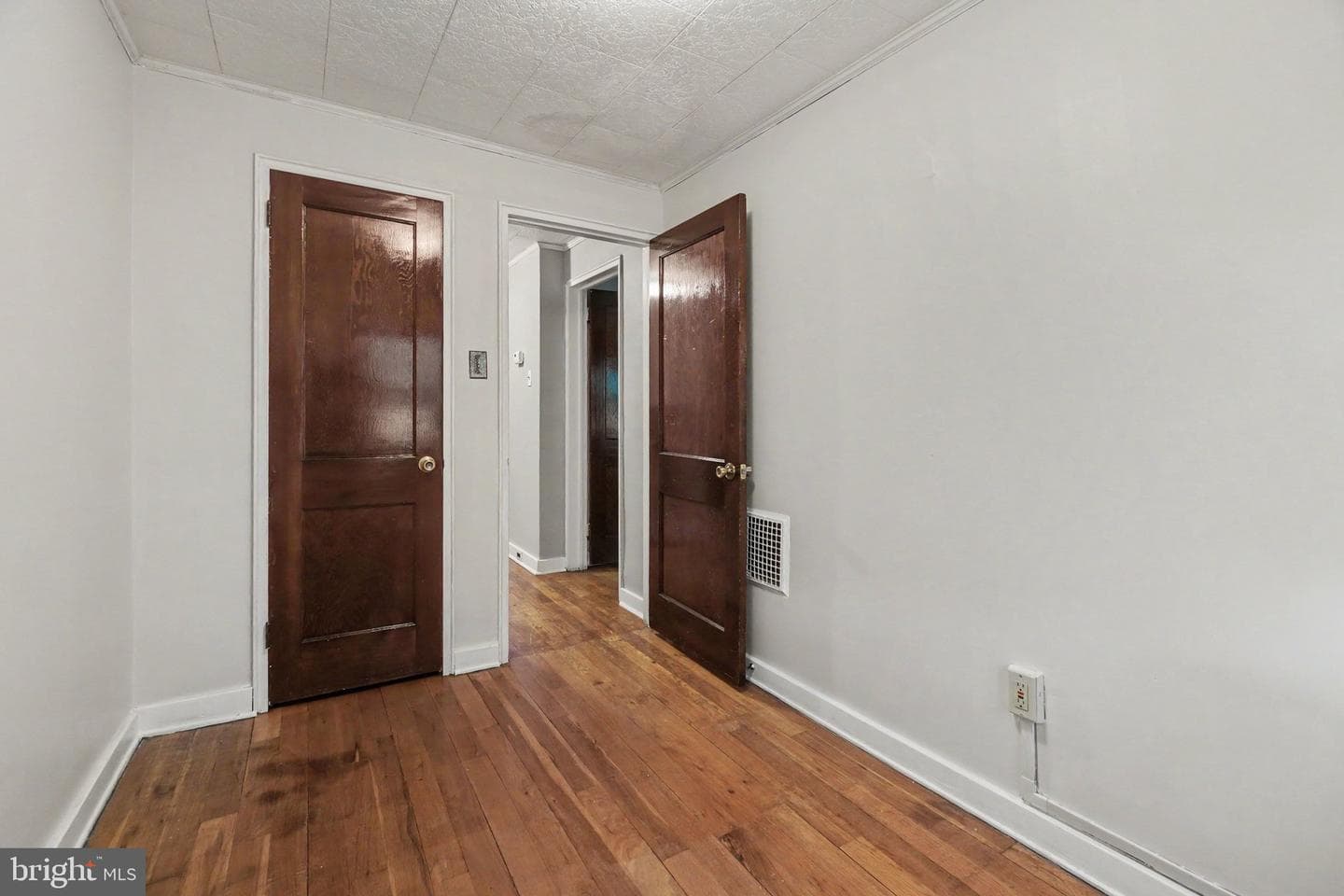 2104 Berryhill Street photo 8