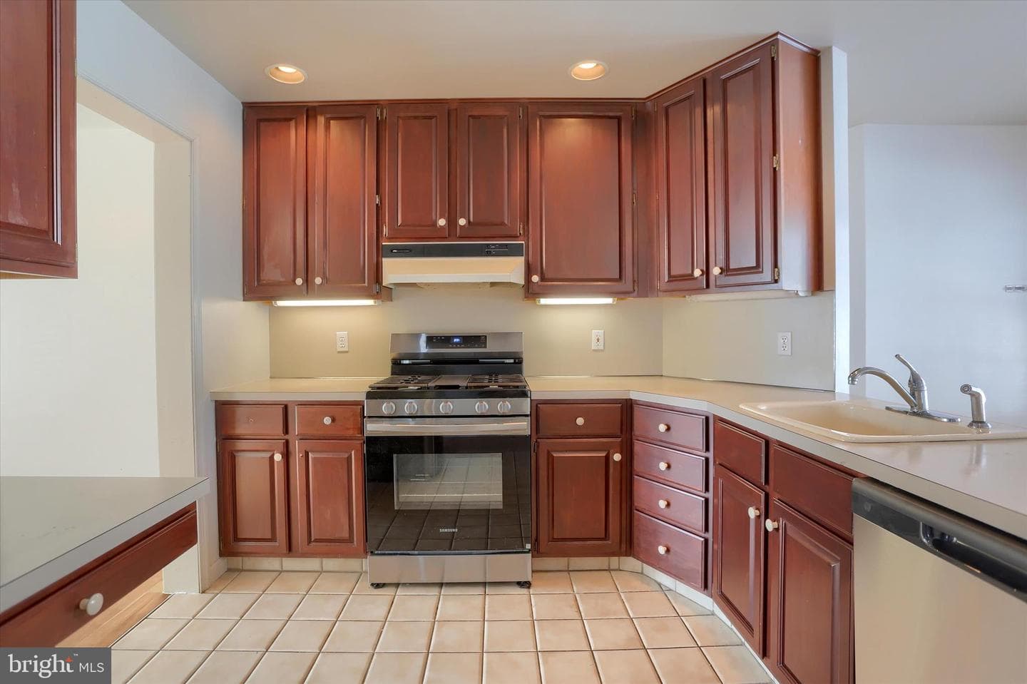 112 Graystone Drive photo 16