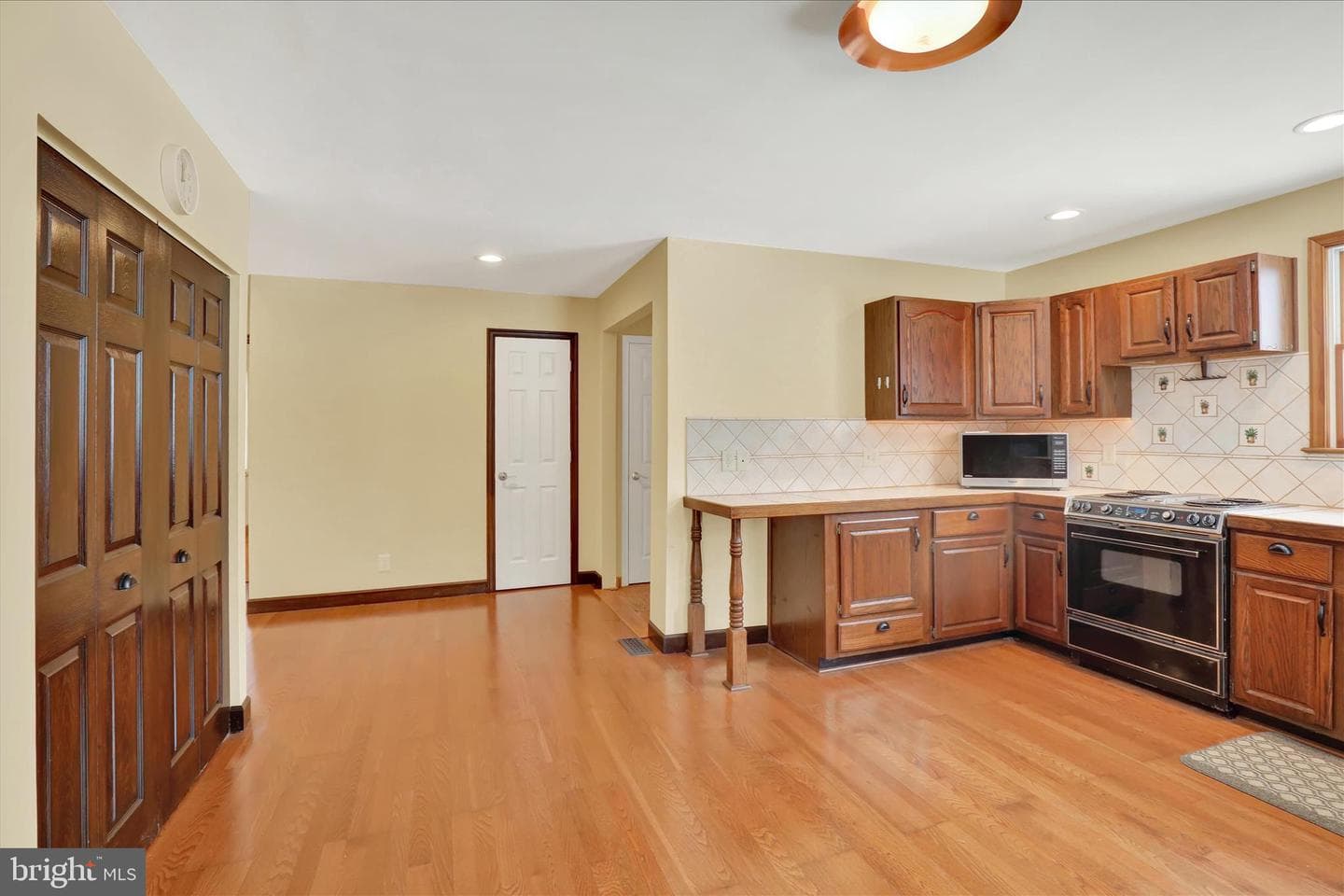 1239 S Meadow Lane photo 12