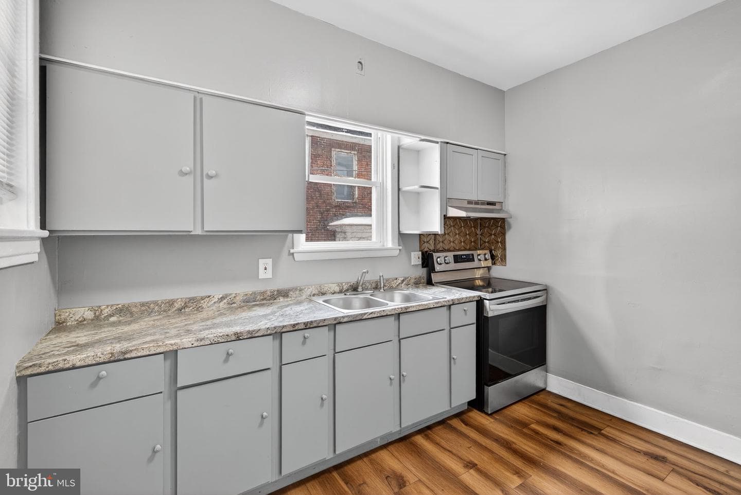 409 Emerald Street photo 11