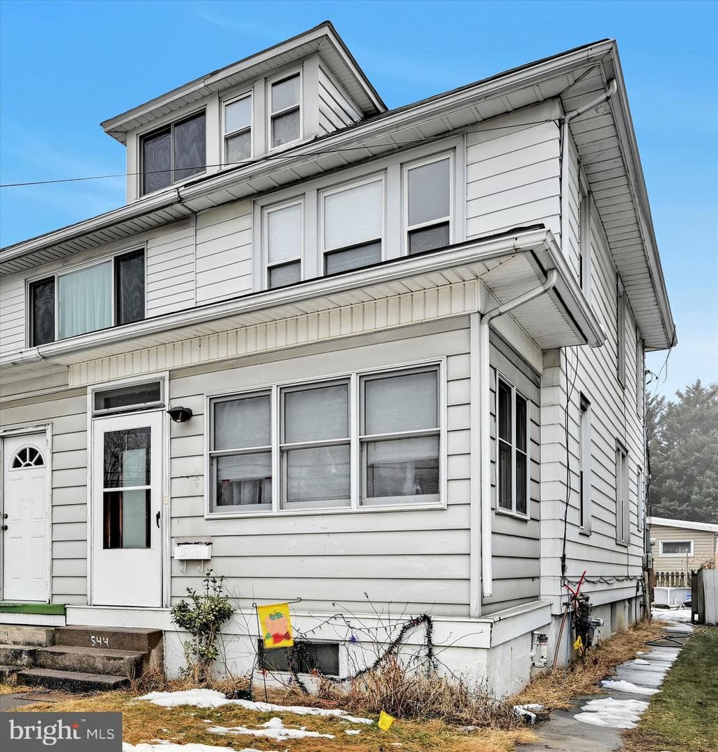 544 Spruce Street photo 8