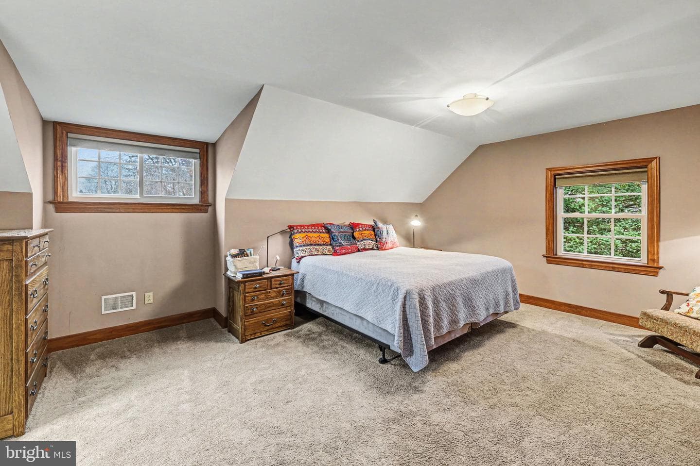 251 Maple Avenue photo 20