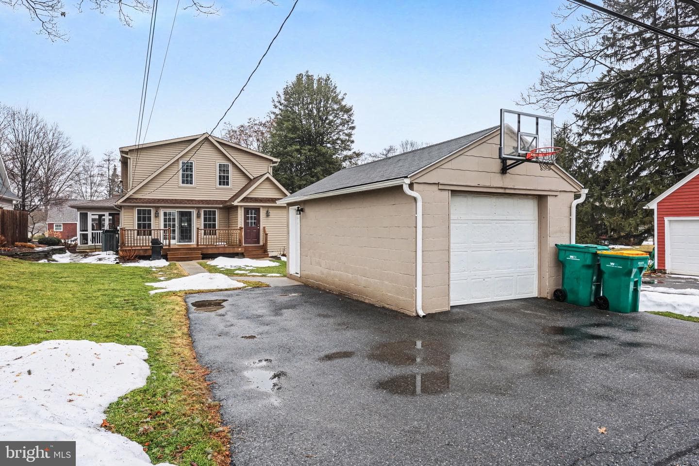 251 Maple Avenue photo 34