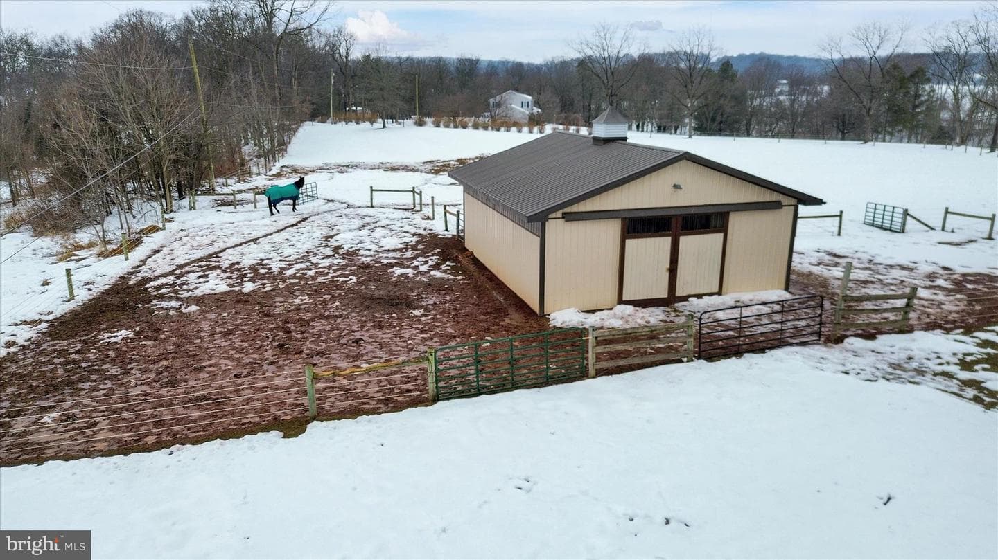 303 Gates Road photo 10