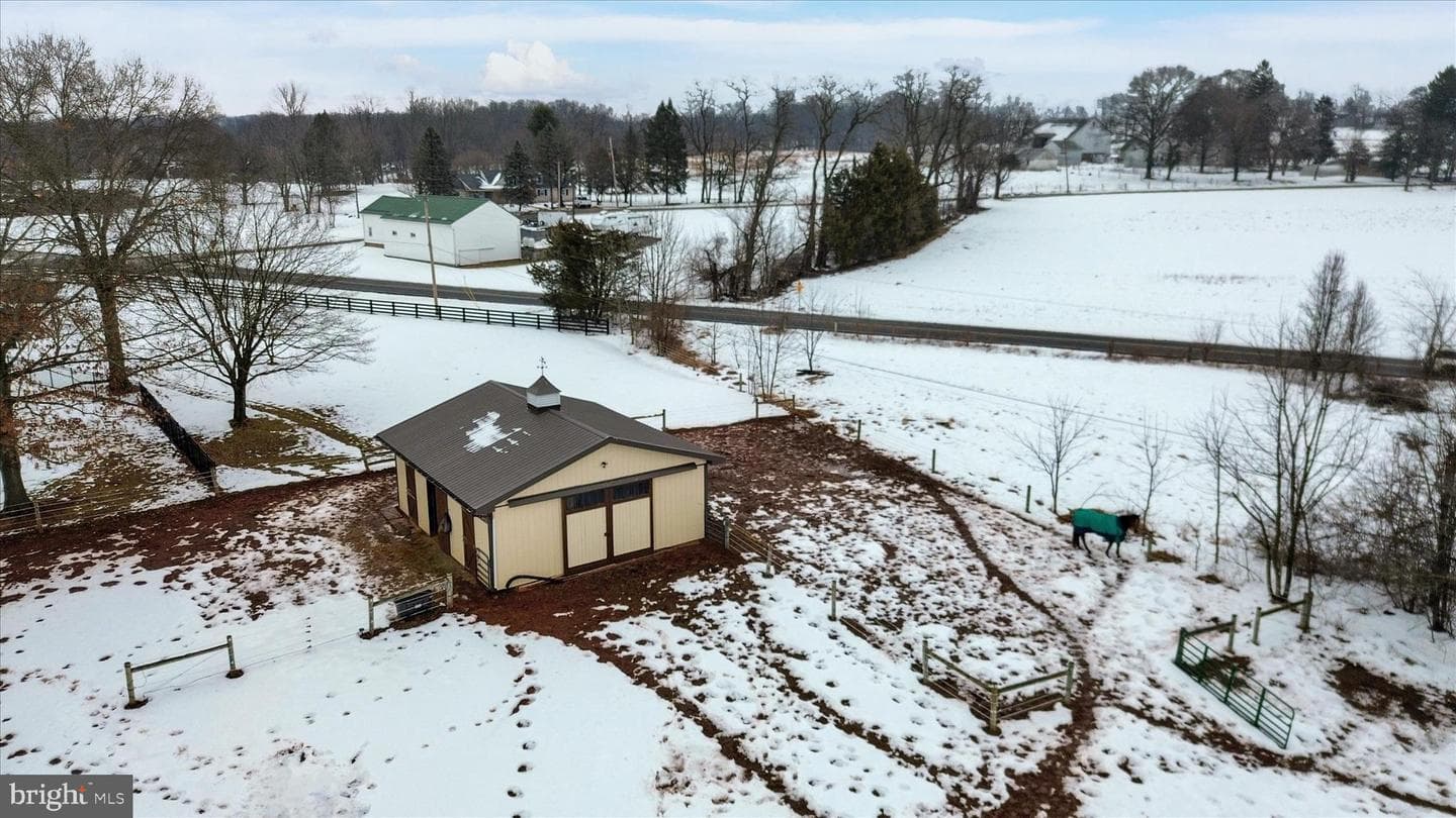 303 Gates Road photo 9