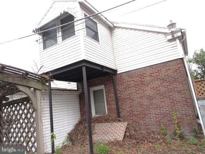305 Montrose Street photo 2
