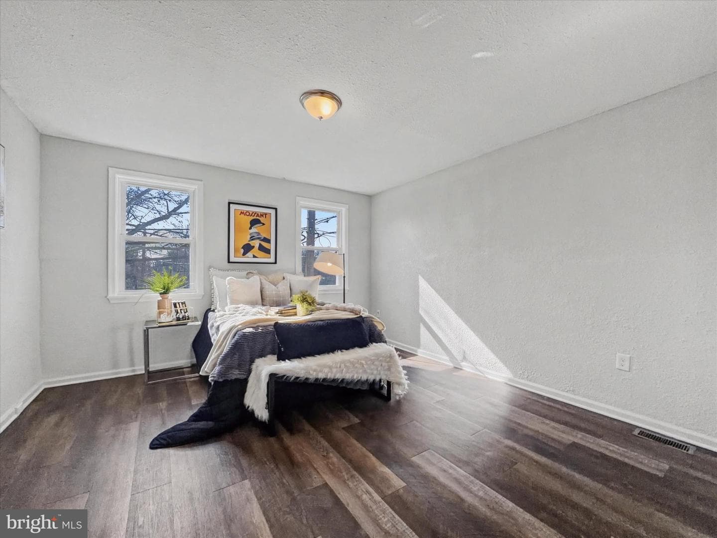542 Seneca Street photo 9