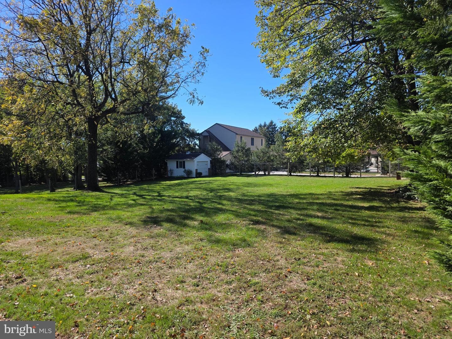 1906 Colonial Road photo 20