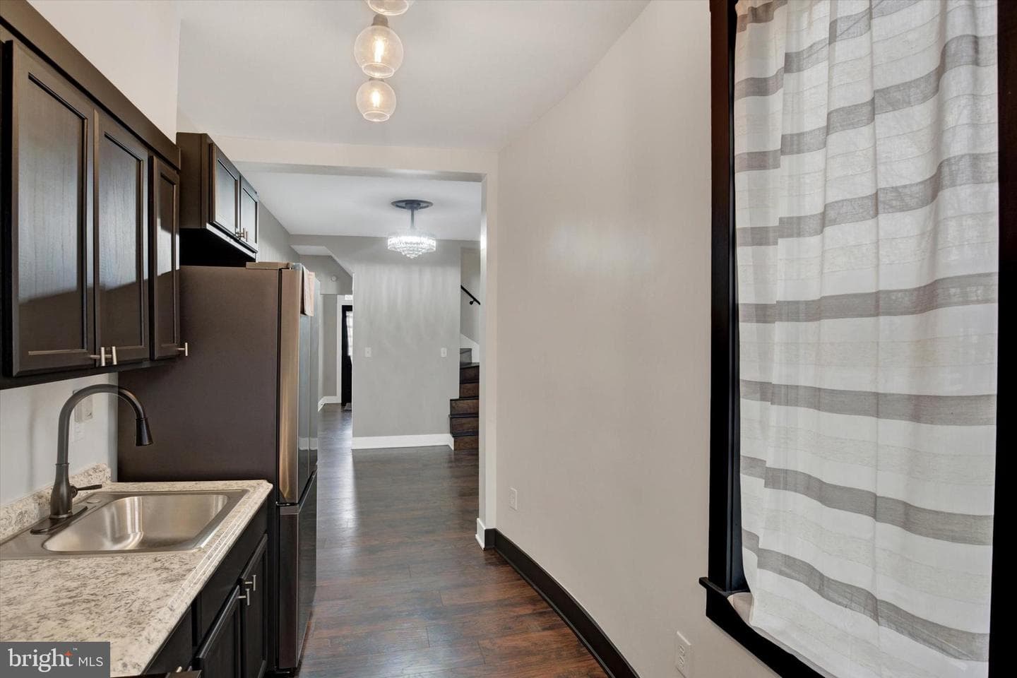 1425 William Street photo 3