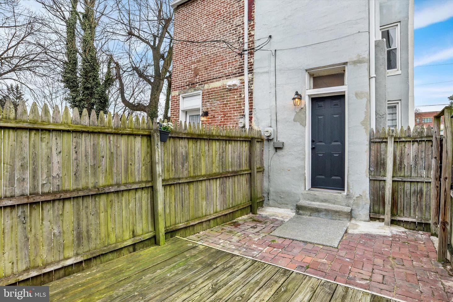 1425 William Street photo 30