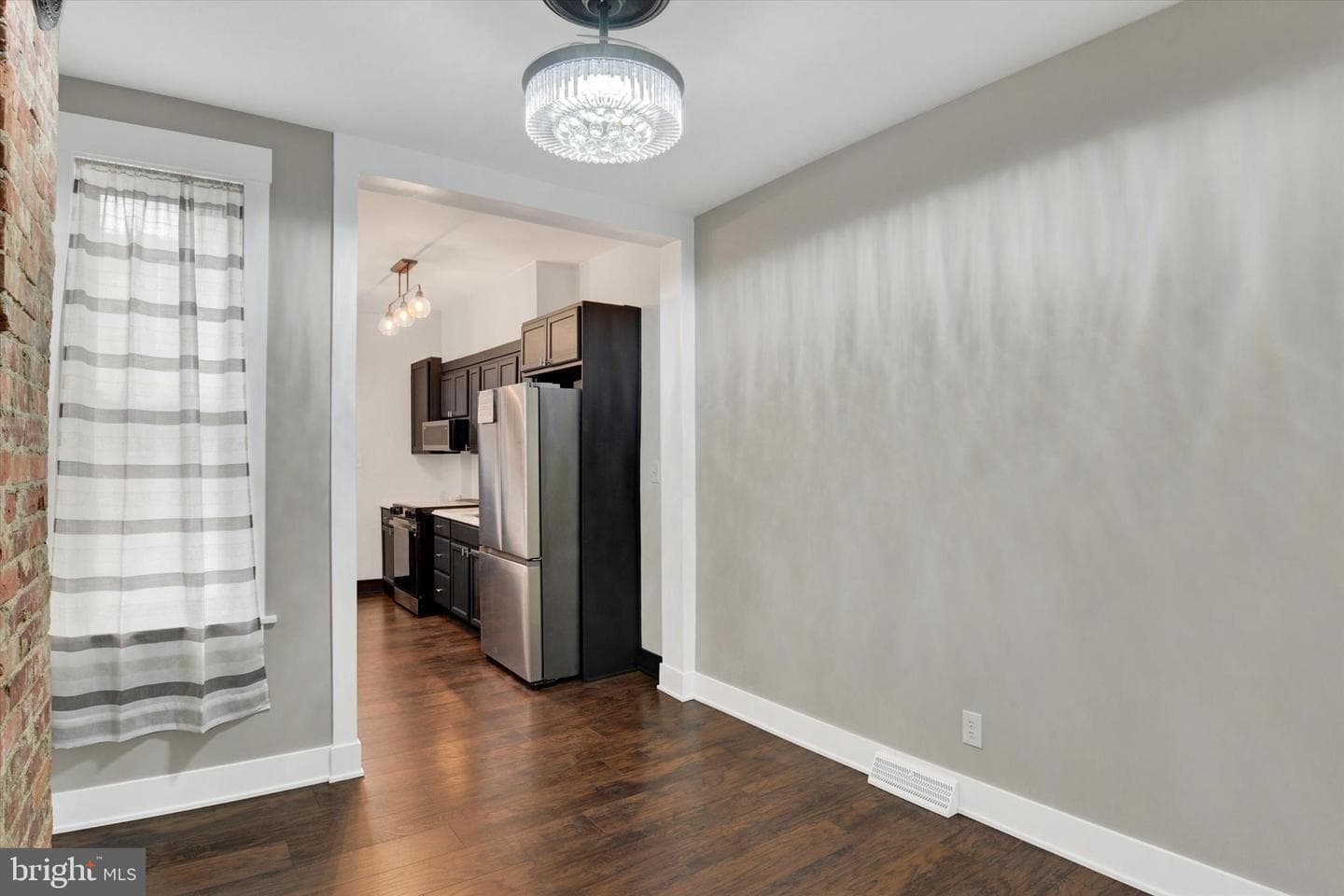 1425 William Street photo 5