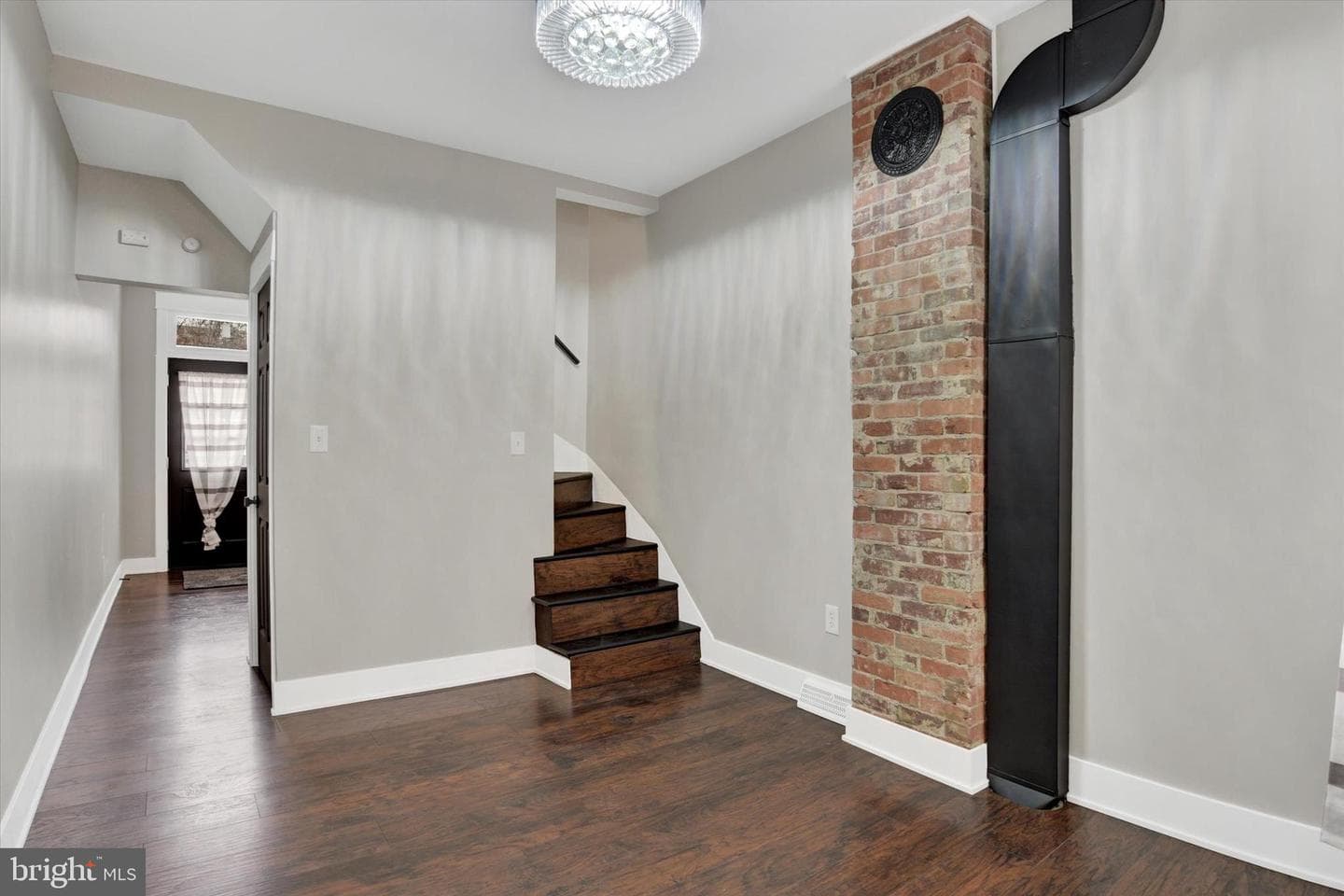 1425 William Street photo 8