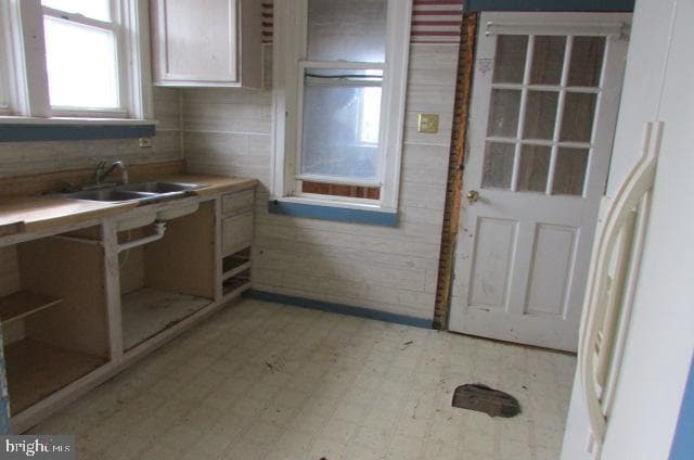 2725 Herr Street photo 11