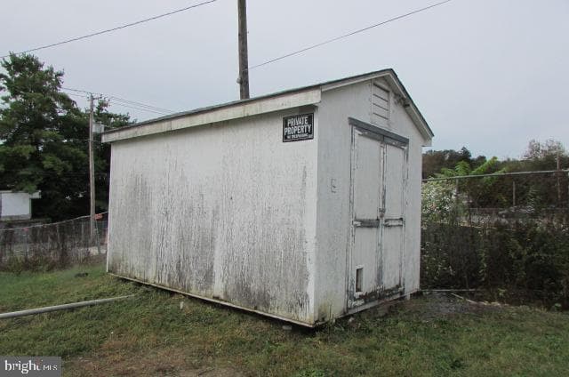 2725 Herr Street photo 8
