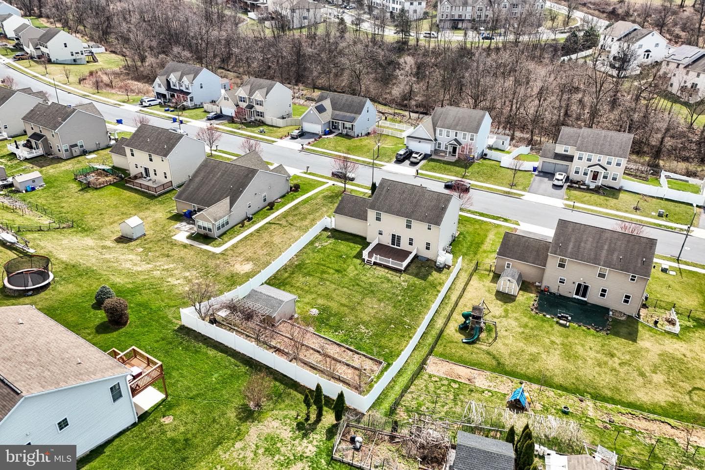 554 Yale Street photo 11