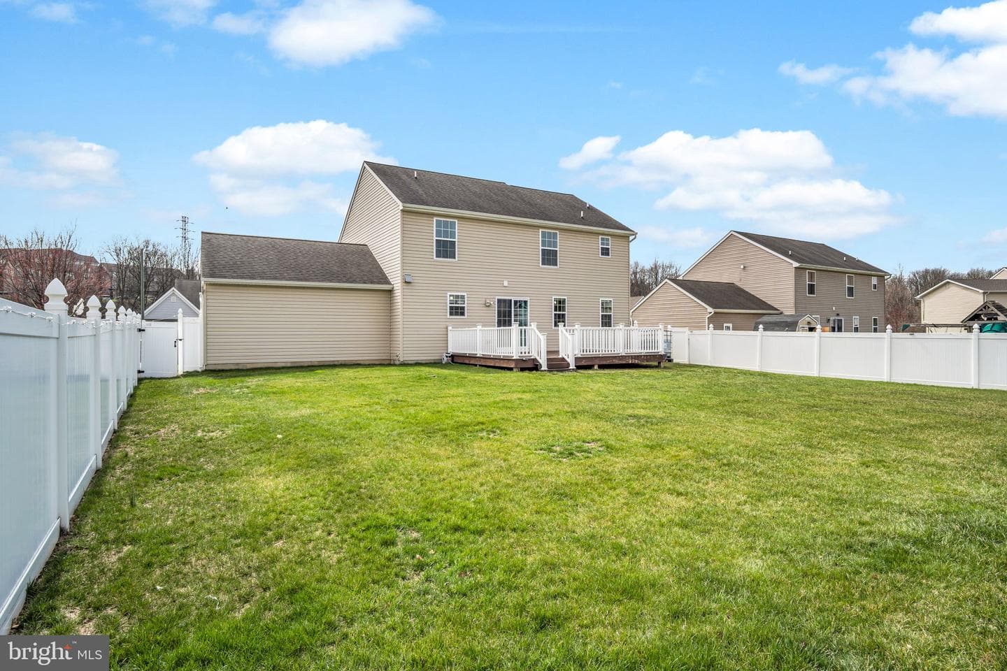 554 Yale Street photo 49