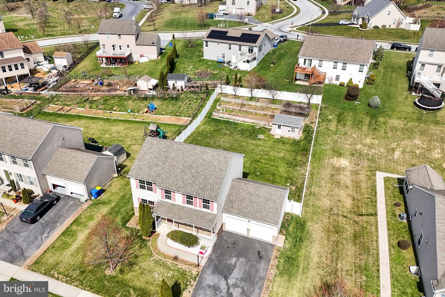 554 Yale Street photo 5
