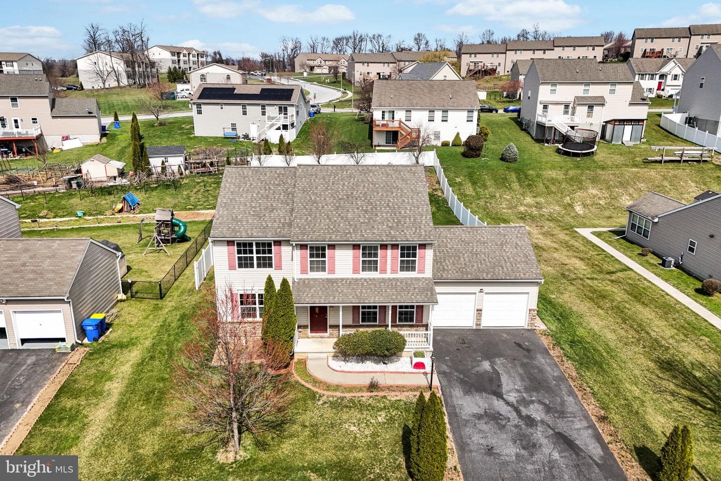554 Yale Street photo 6
