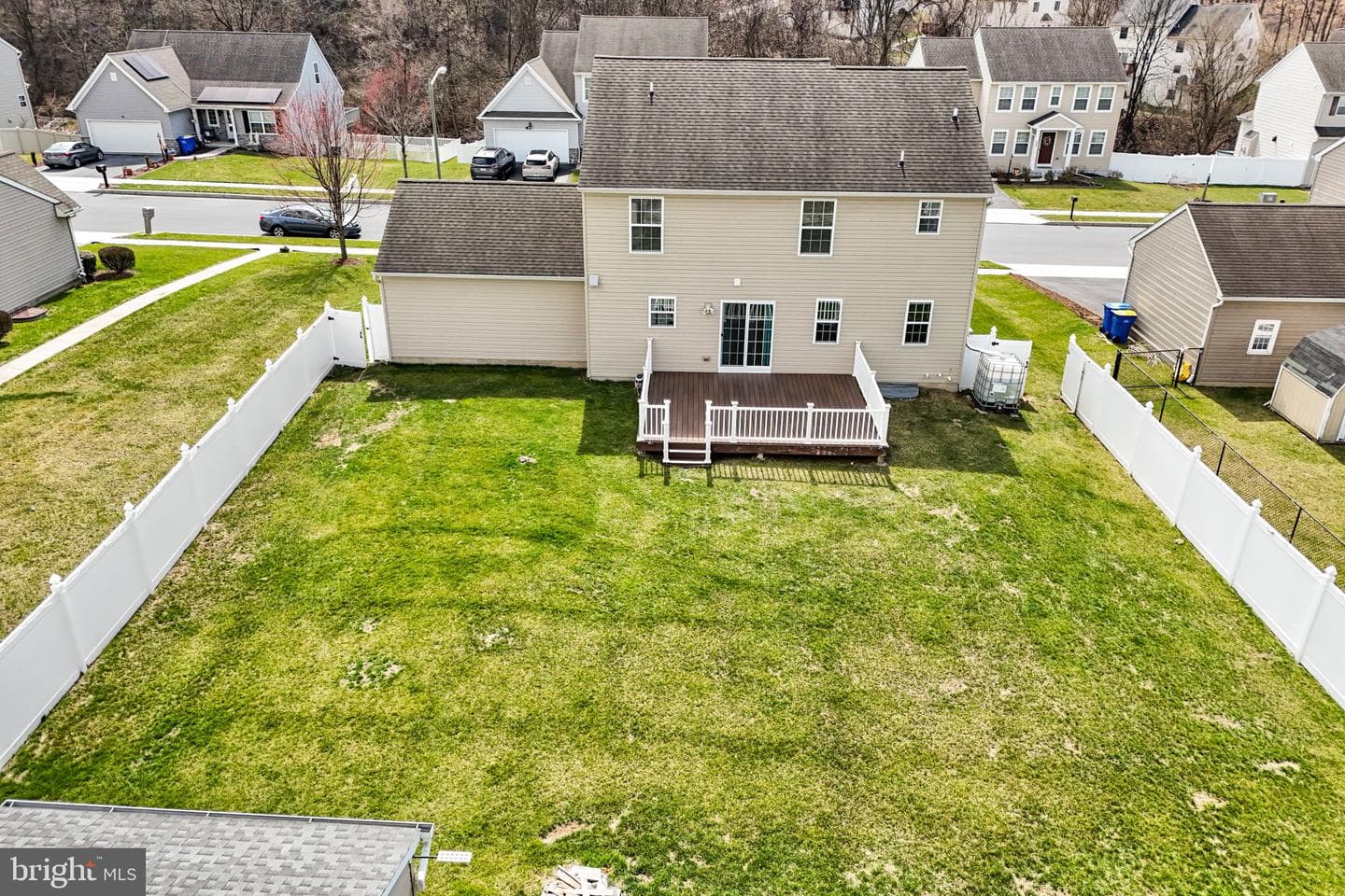 554 Yale Street photo 9