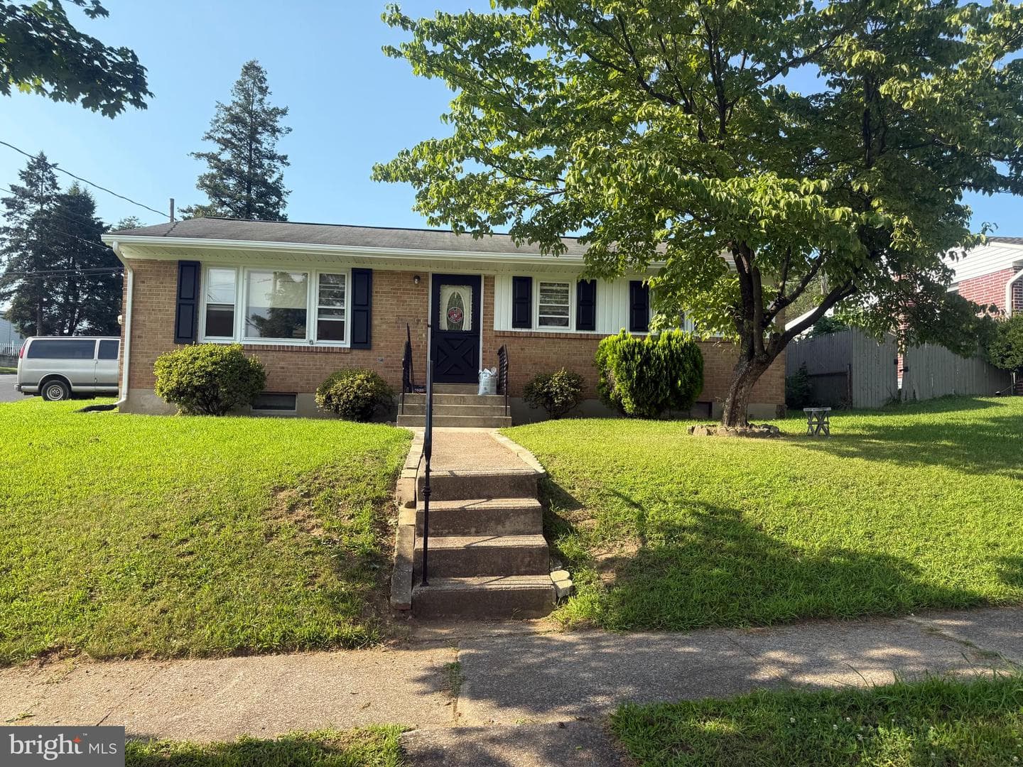 6900 Huntingdon Street photo 3