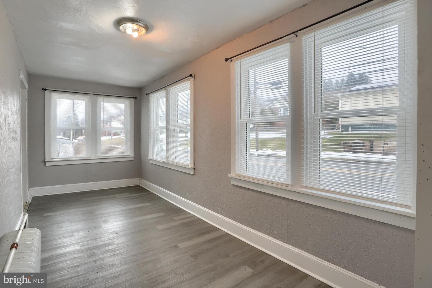 638 W Market Street photo 4
