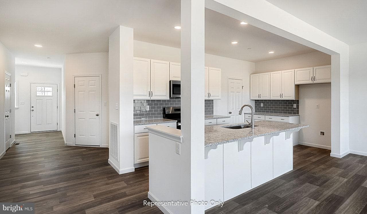 7841 Oak Brook Drive photo 18