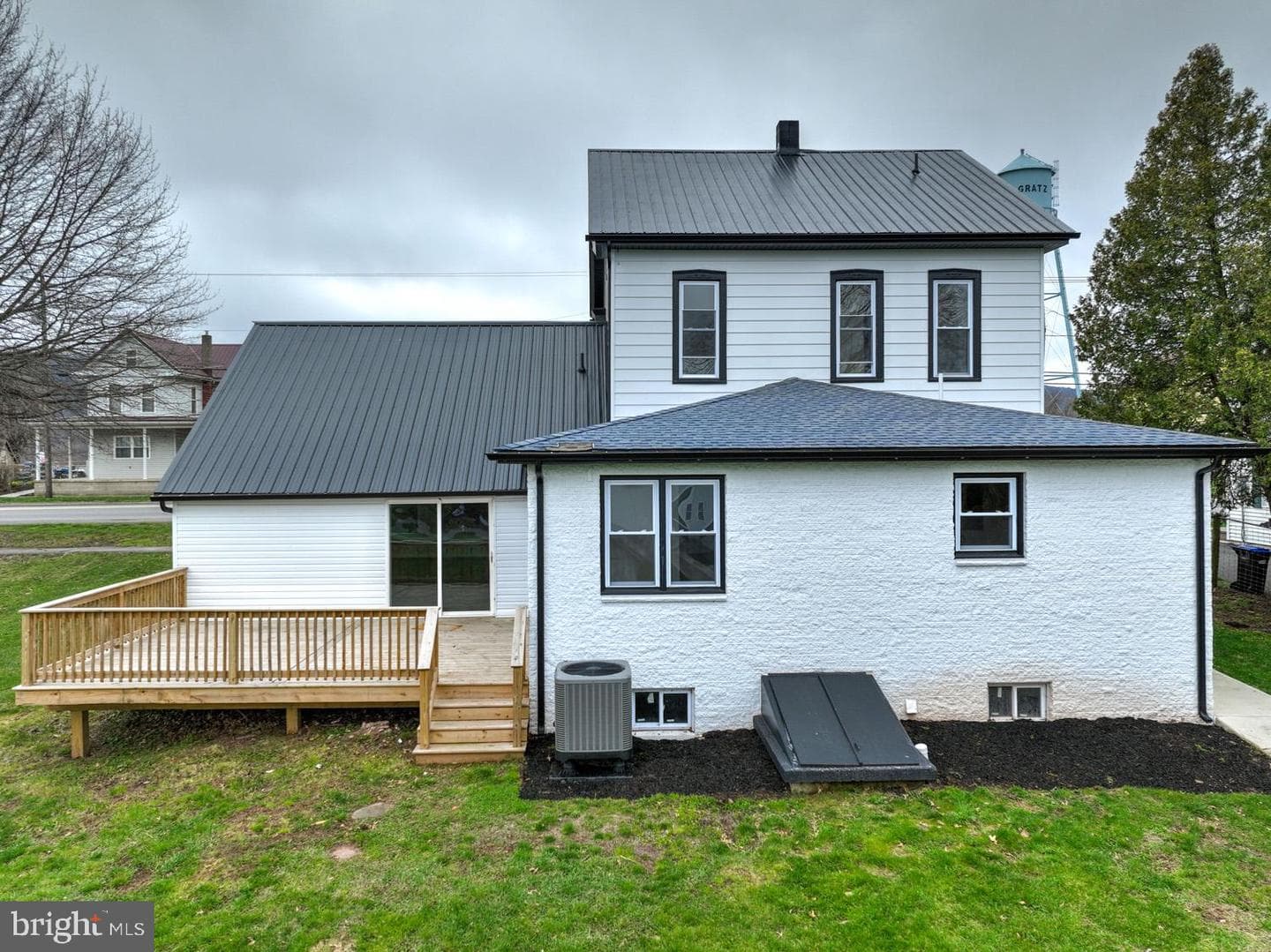 215 E Market Street photo 42