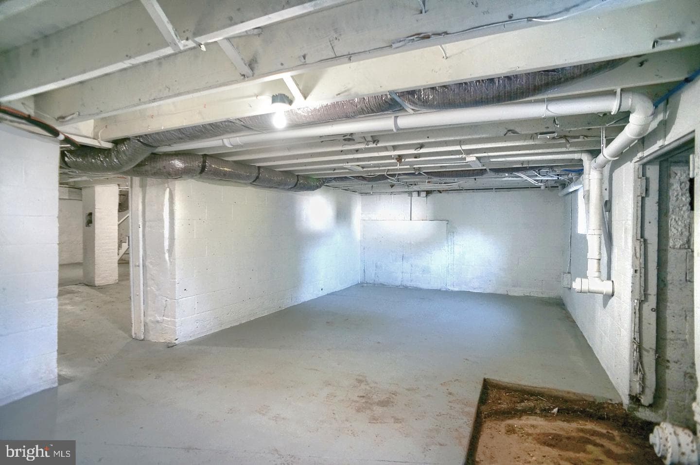 215 E Market Street photo 68