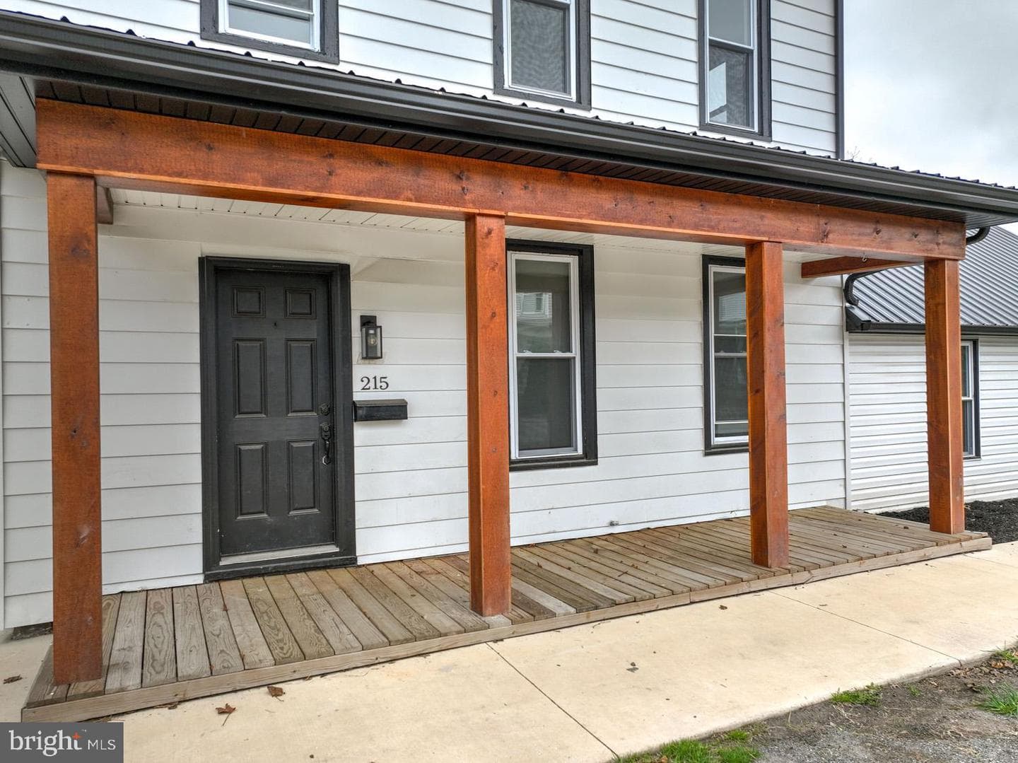 215 E Market Street photo 8