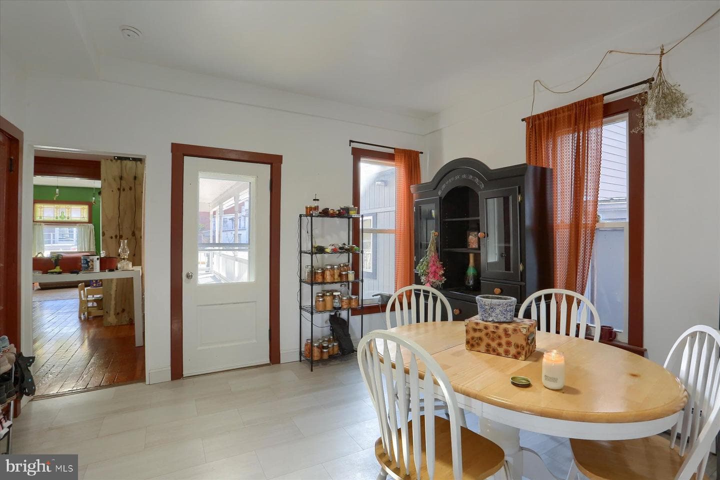 206 Armstrong Street photo 9
