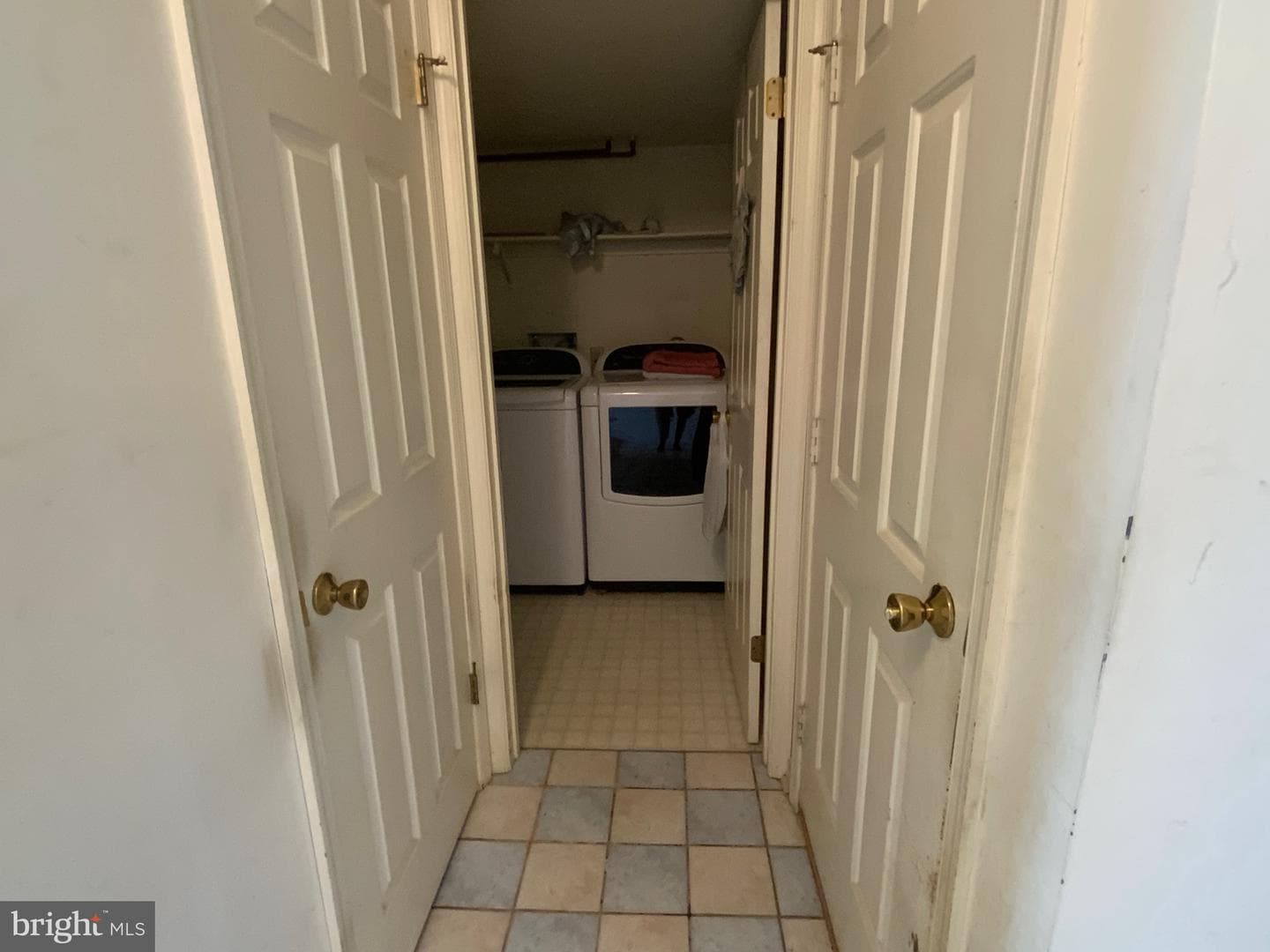 6284 Spring Knoll Drive photo 4