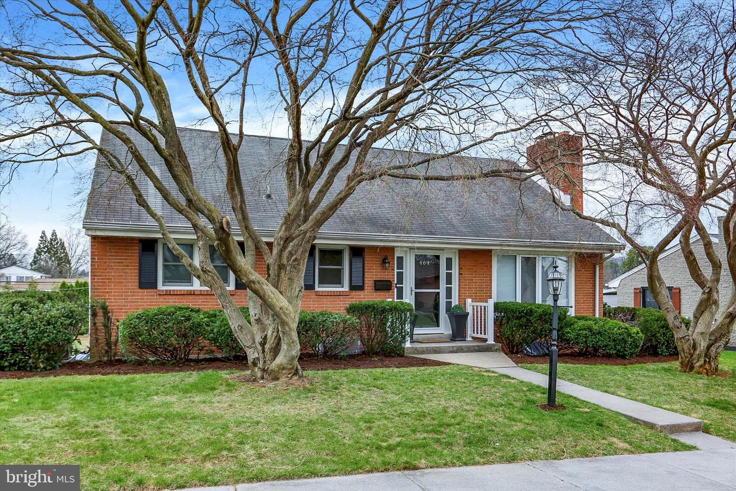 464 Cedar Avenue photo 2