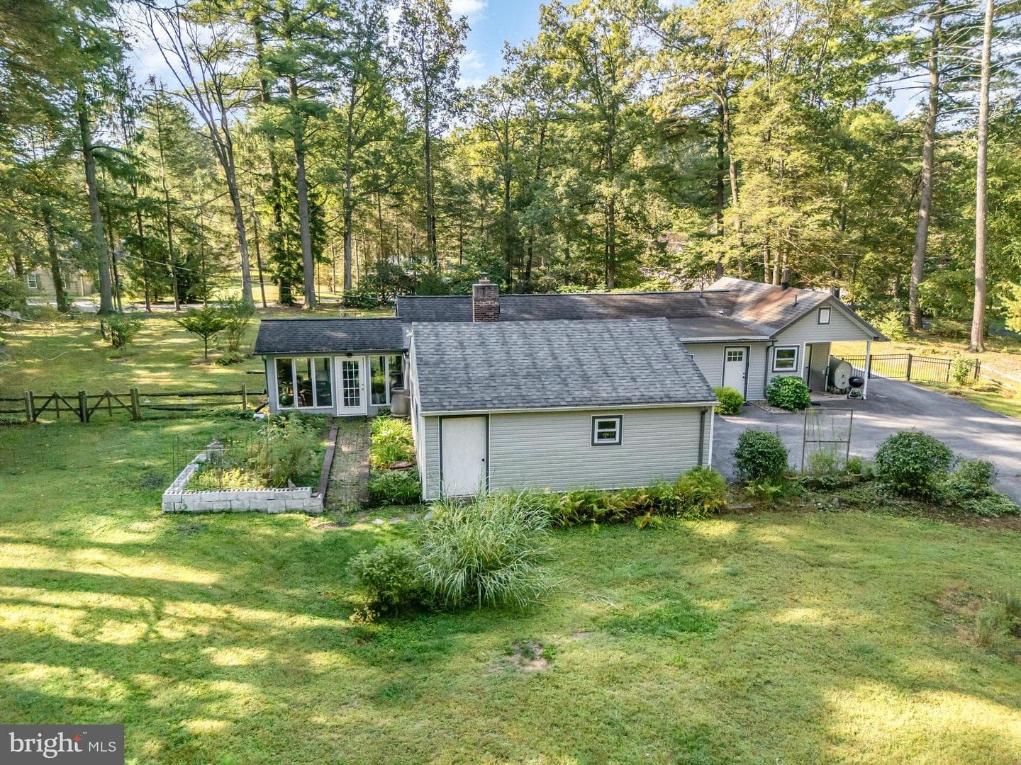 1649 Mountain Road photo 2