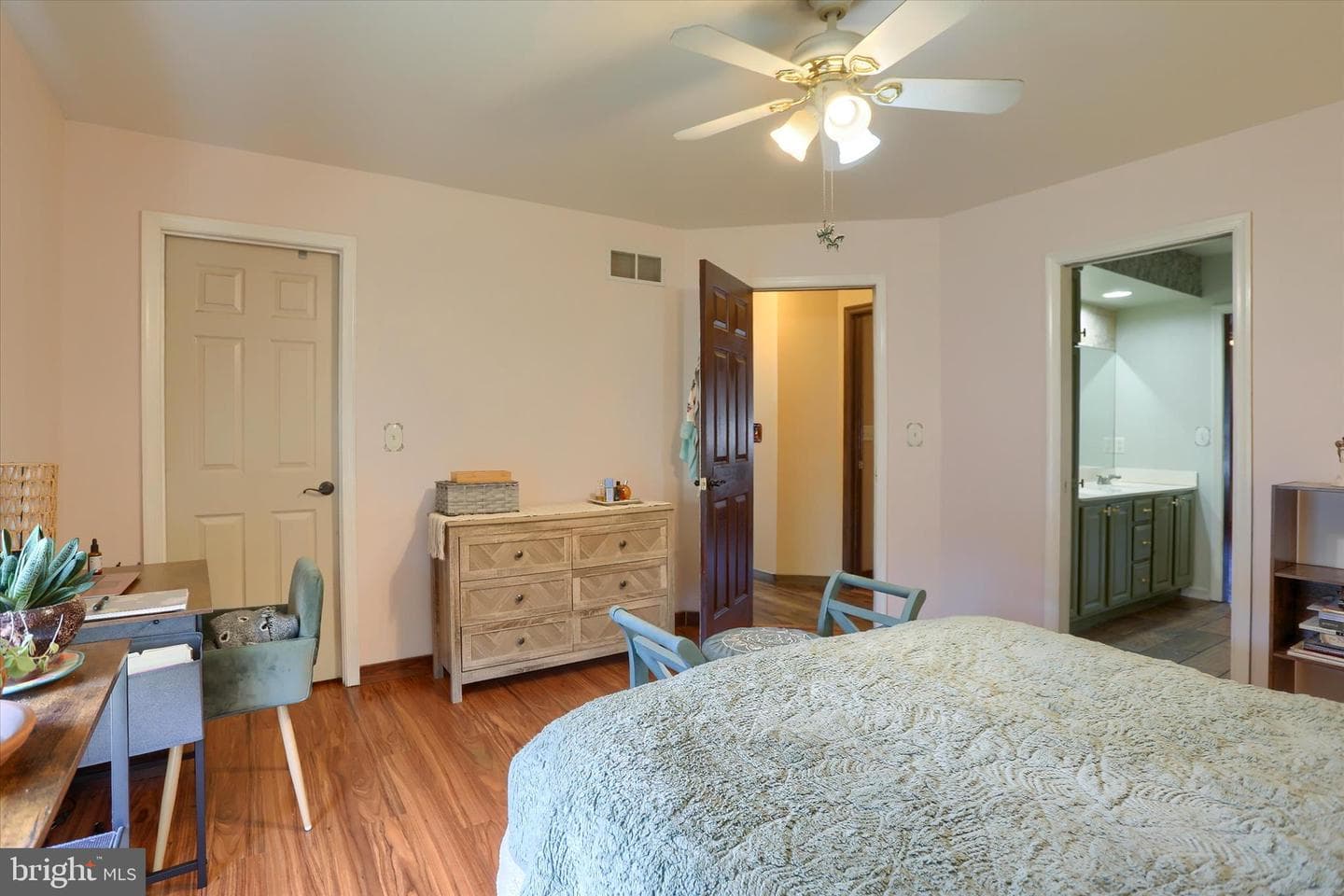 12 Edgewater Drive photo 31