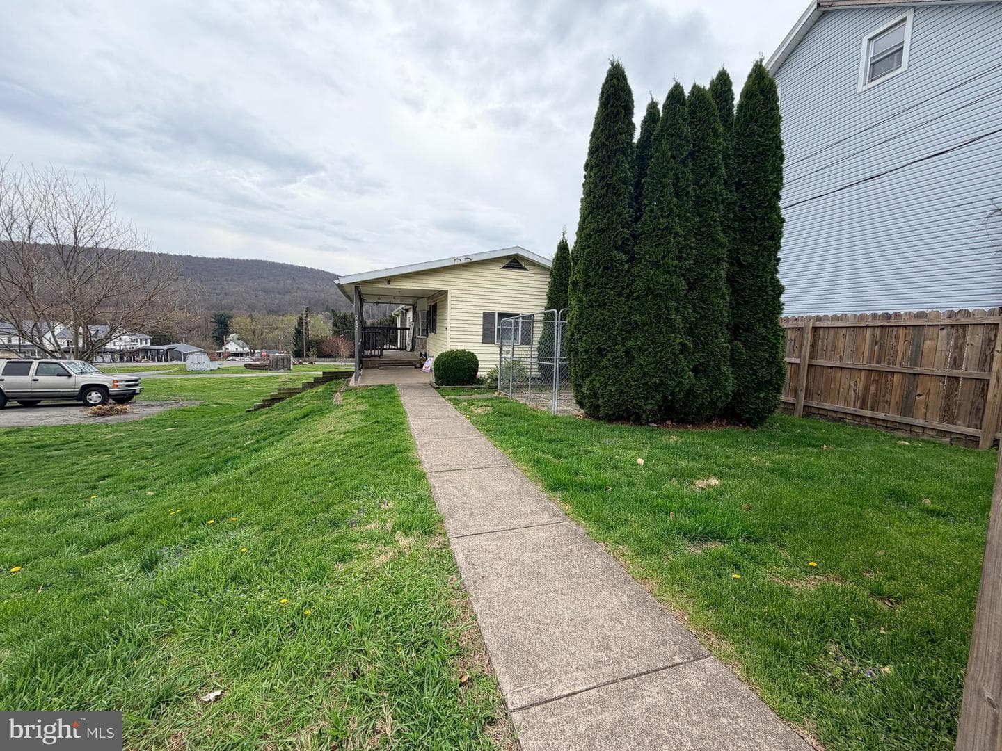 217 Oak Street photo 3