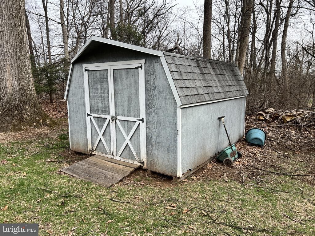 977 Locust Grove Road photo 30