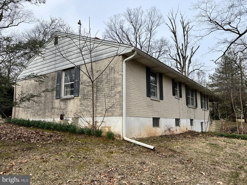 977 Locust Grove Road photo 5