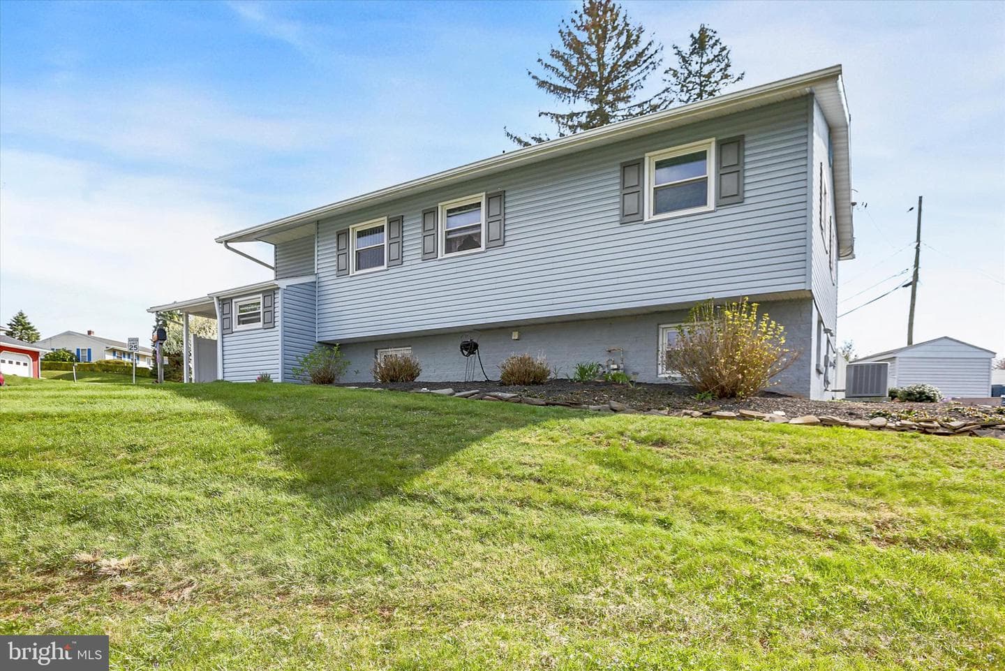 129 Shirley Drive photo 3