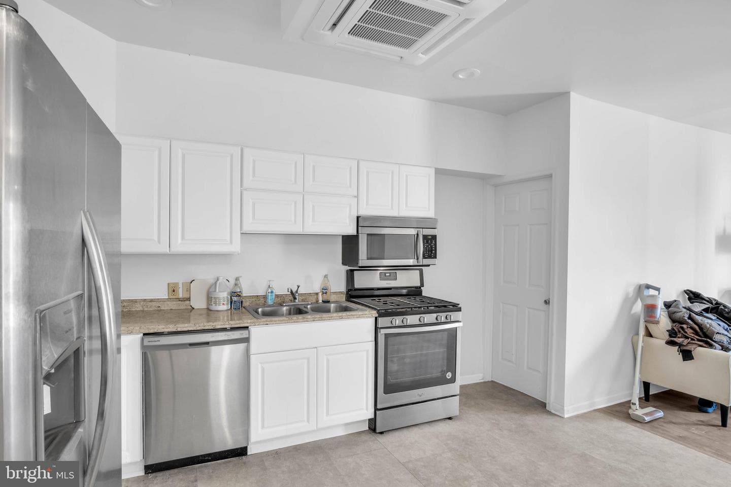 125 E Emaus Street photo 13