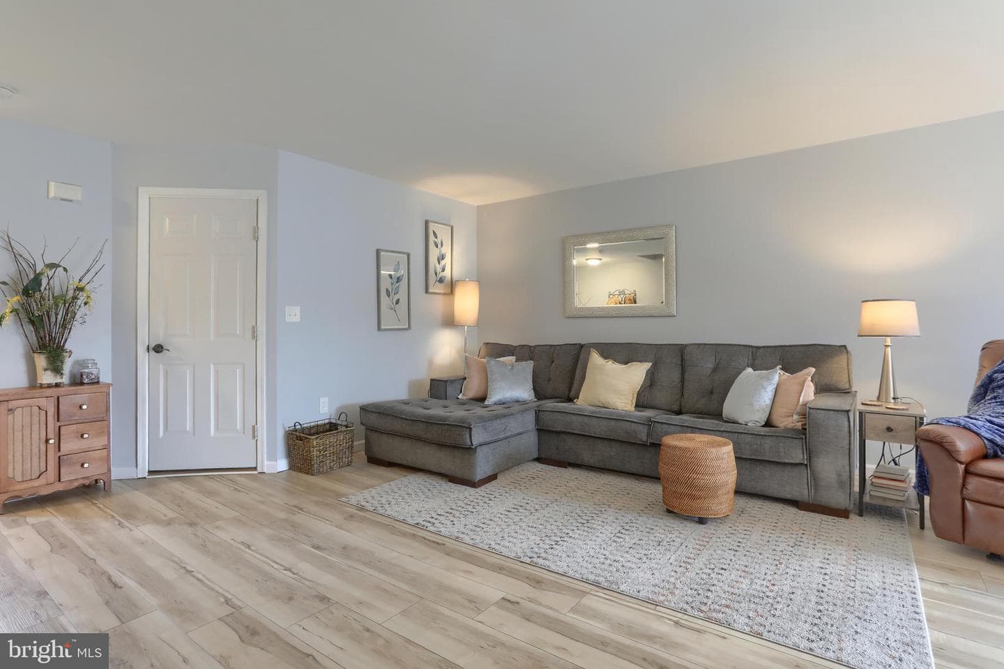 7247 Capital Drive photo 3