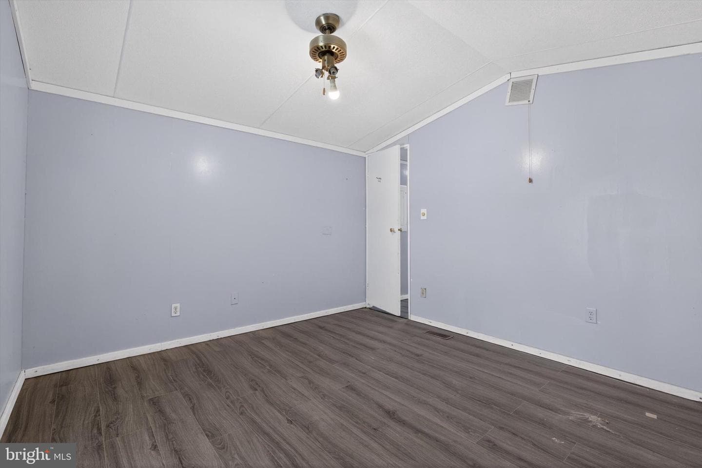 17 Caravan Court photo 16