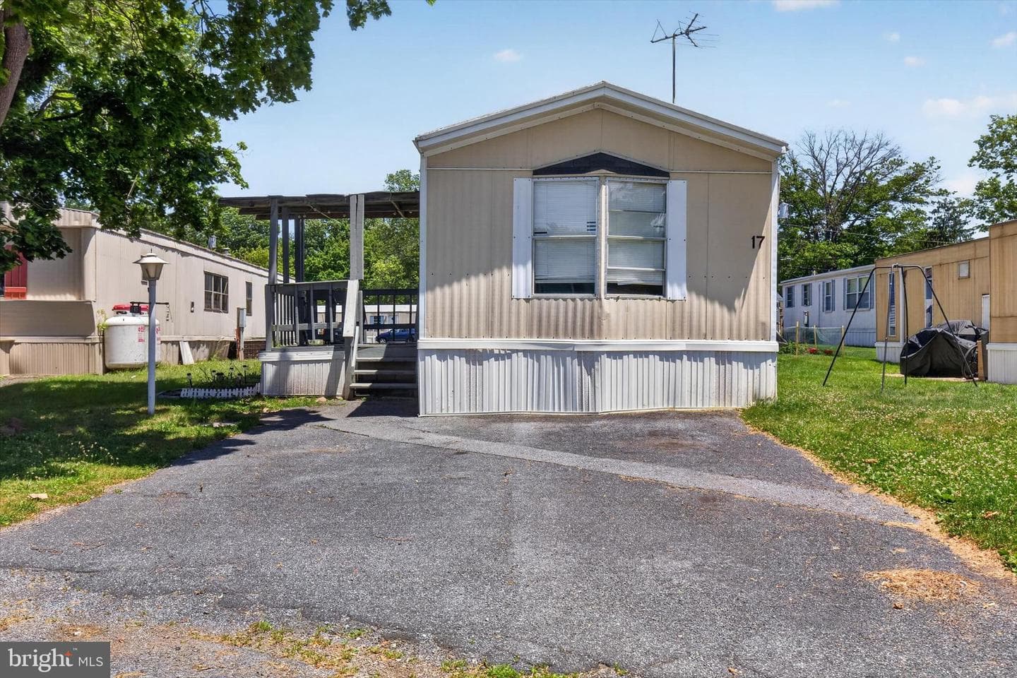 17 Caravan Court photo 2