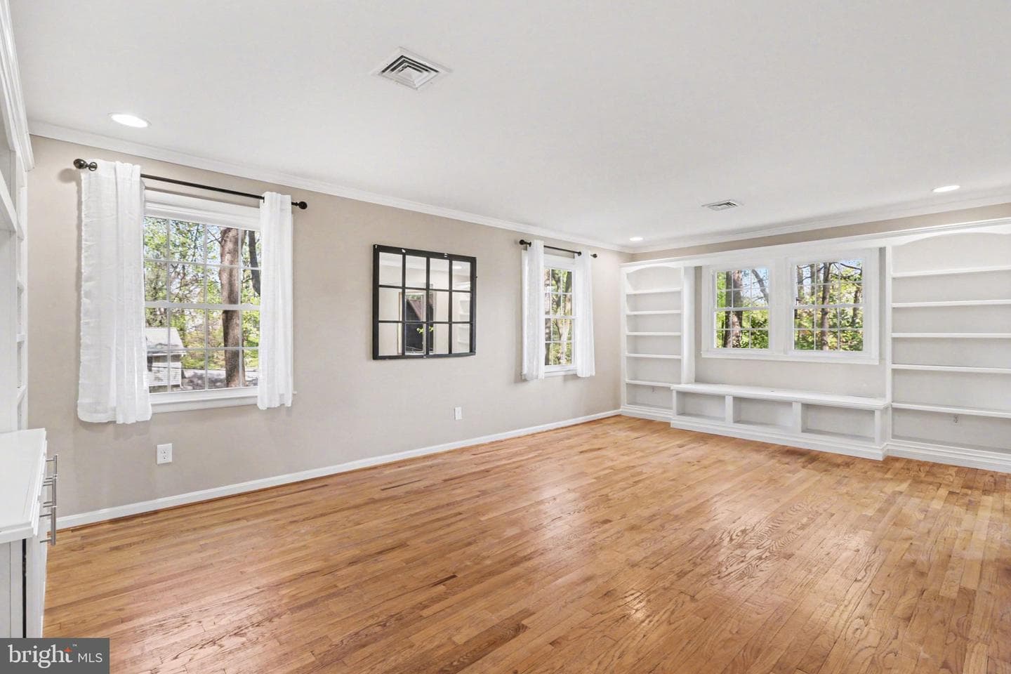1416 Bradley Avenue photo 8