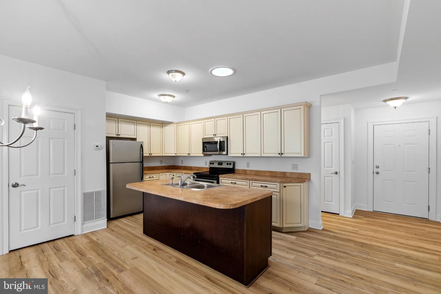 105 High Pointe Drive photo 15