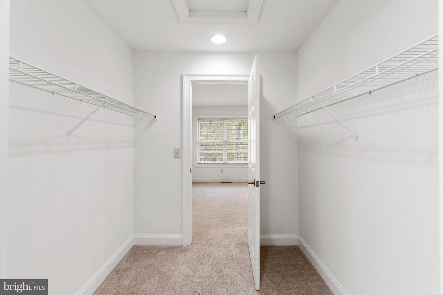 105 High Pointe Drive photo 32